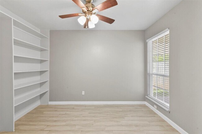 Building Photo - 3110 Oak Rock