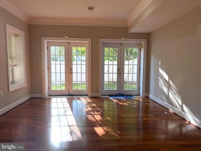 Building Photo - 6529 Fairlawn Dr