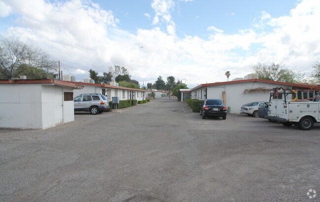 Primary Photo - 4240-4246 E Pima St