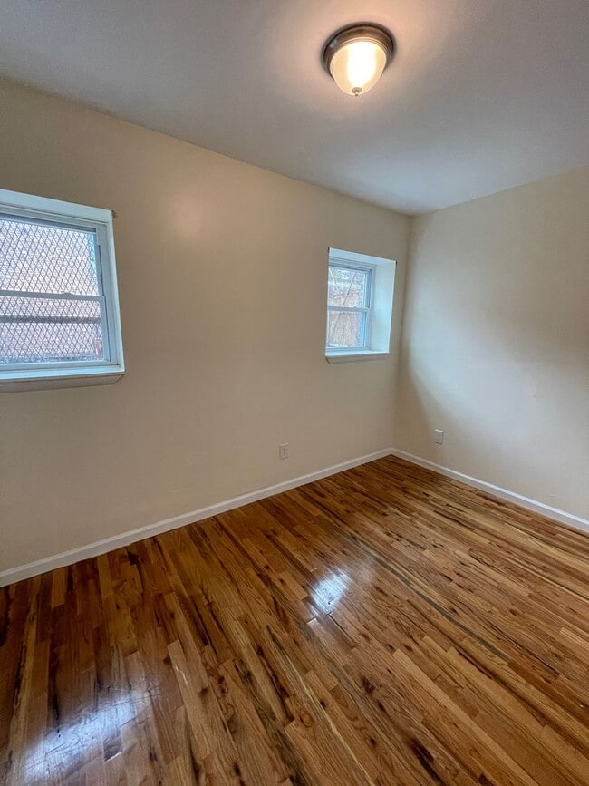 Building Photo - 202 Broadway