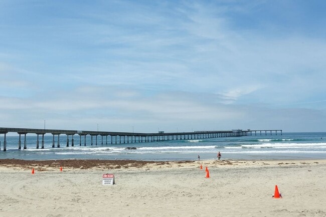 Building Photo - DOUBLE Car Garage! Balcony! Walkable to Restaurants!