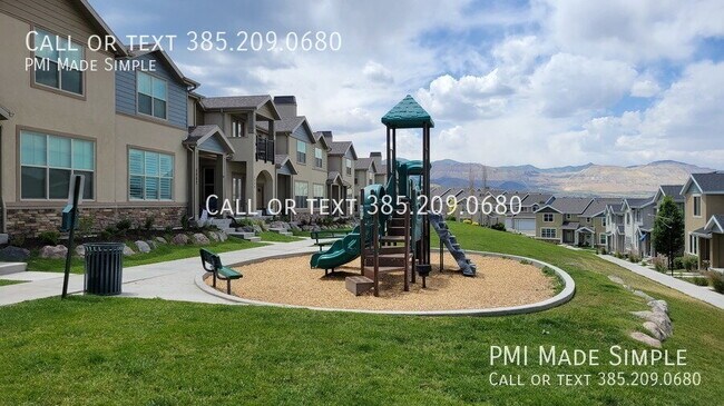 Building Photo - Modern Townhome | LVP | Office/Entertainment