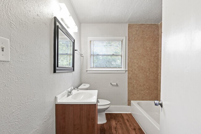 Building Photo - 911 Patsy Dr