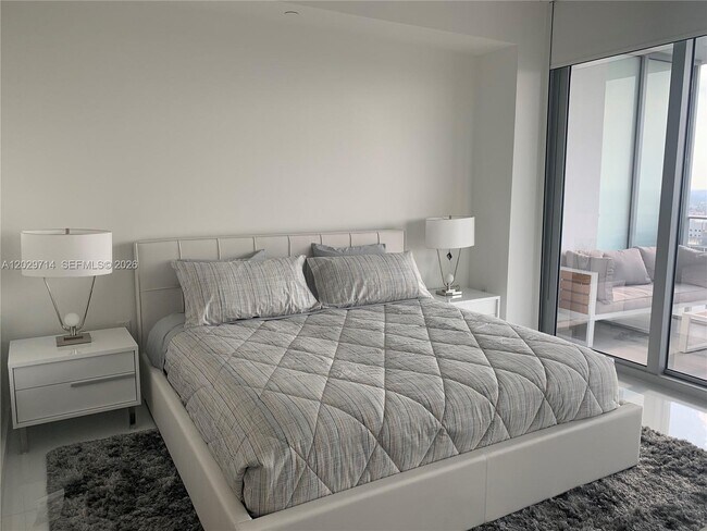 Building Photo - 851 NE 1st Ave