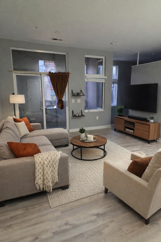 Building Photo - 1150 Vine St