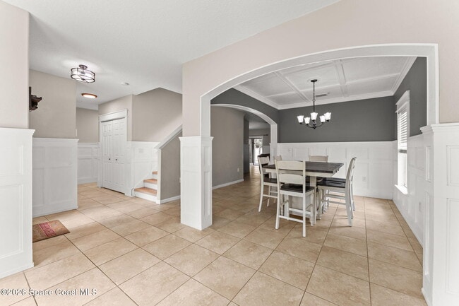 Building Photo - 553 Trymore Dr SE