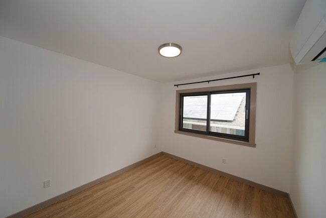 Building Photo - 2056 10th Ave