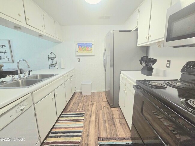Building Photo - 6903 N Lagoon Dr