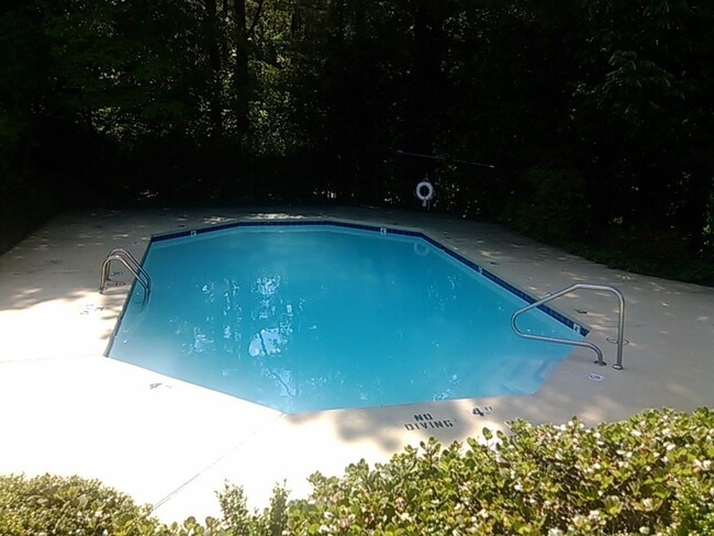 Building Photo - Chapel Hill - Mill Creek 2BR/2BA Townhouse AVAILABLE