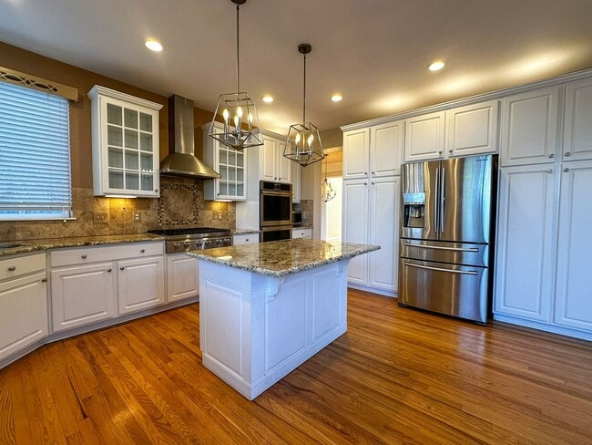 Building Photo - Luxurious Castle Pine living awaits!