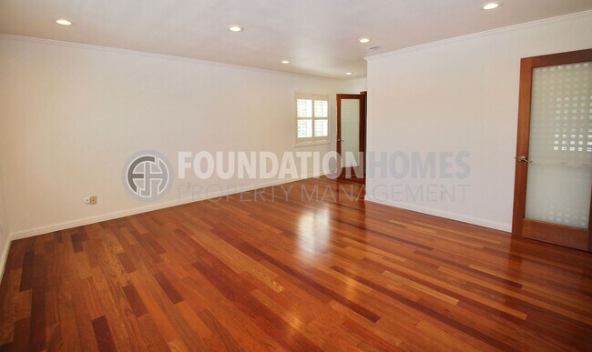 Building Photo - Stylish 3BD/2.5BA in San Marin with Dreamy...