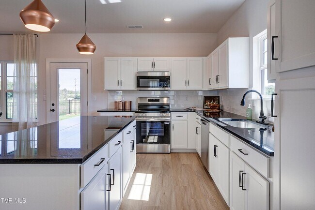 Building Photo - Brand New 3 bed 2 bath across from Northeast State Community College & TRI Cities Airport!