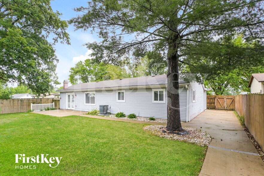 Building Photo - 11 S Lang Dr