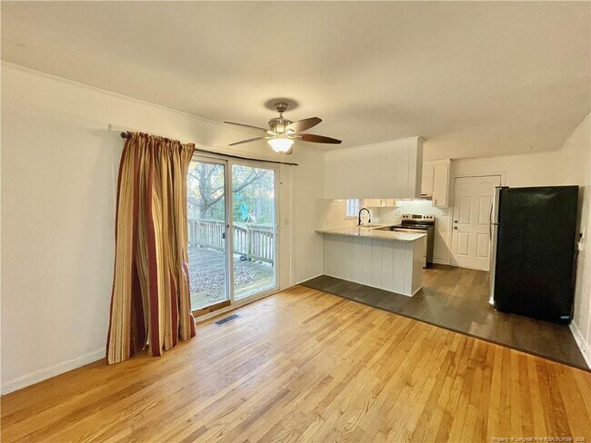 Building Photo - 3522 Thomas Dr