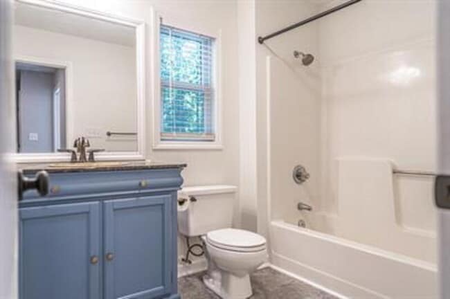 Building Photo - 145 Sandhurst Pl
