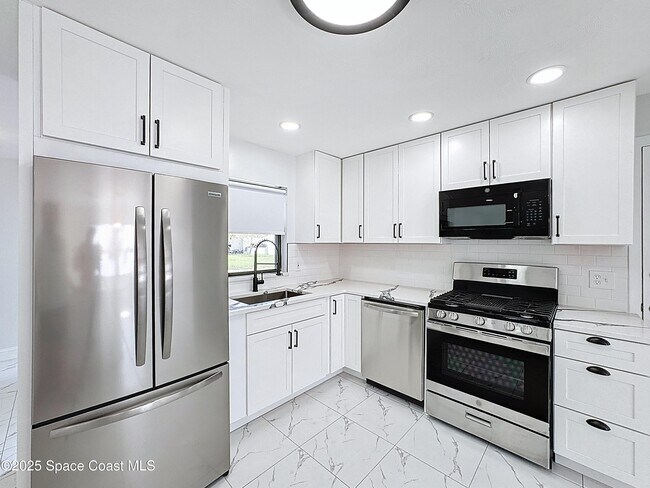 Building Photo - 205 Bimini Dr