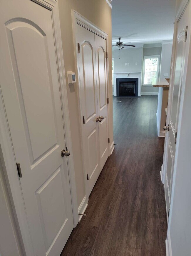 Building Photo - 847 Silver Leaf Dr