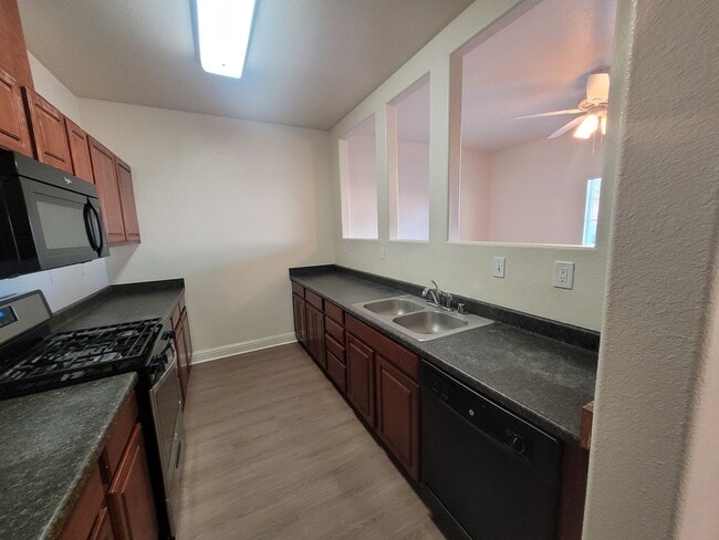 Building Photo - Three bedroom 1 bath with central heat and air