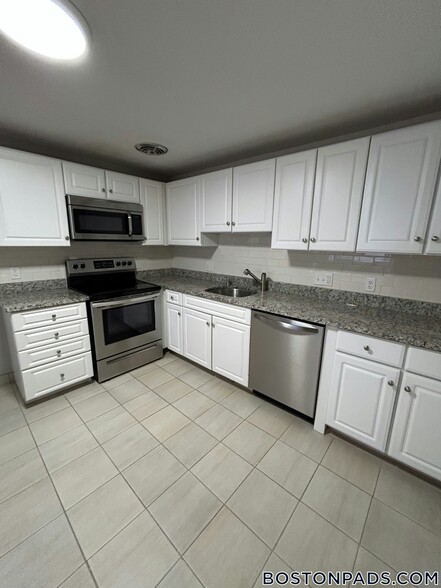 Building Photo - 230 Babcock St