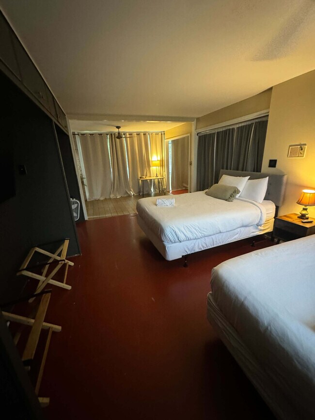 Building Photo - 305 Indian Creek Dr E