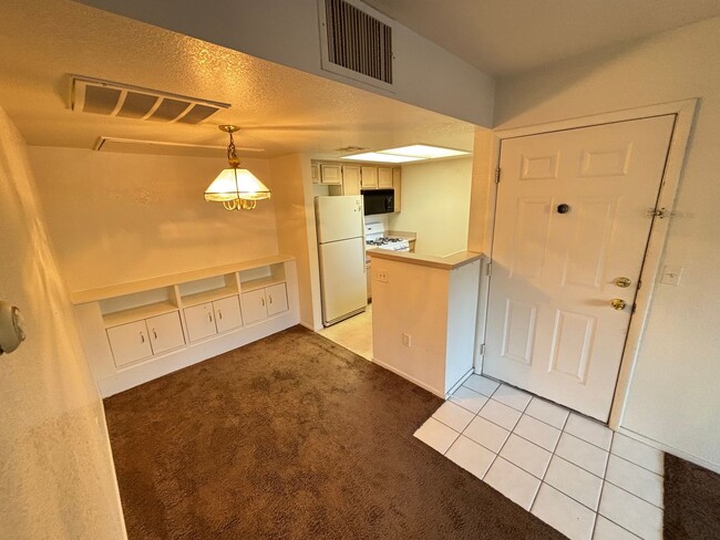 Building Photo - Darling Southwest one bedroom condo locate...