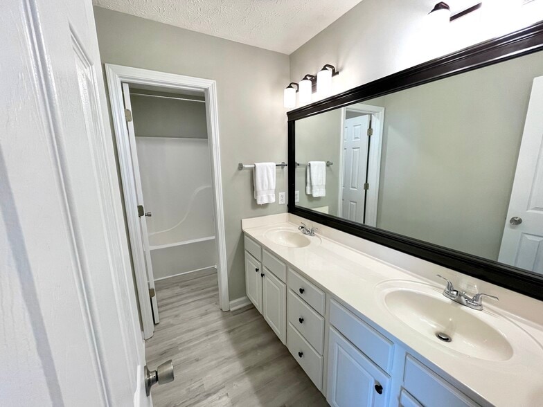 Building Photo - 2495 Chancellor Ridge Rd