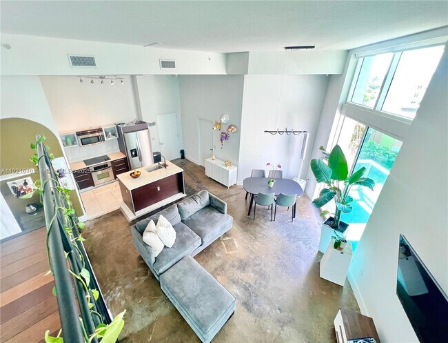 Building Photo - 1900 N Bayshore Dr