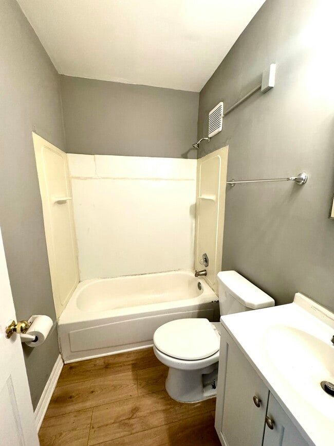 Building Photo - 4223 Ellenwood Ave