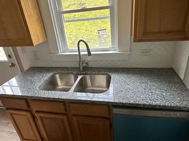 Building Photo - 302 Clay St