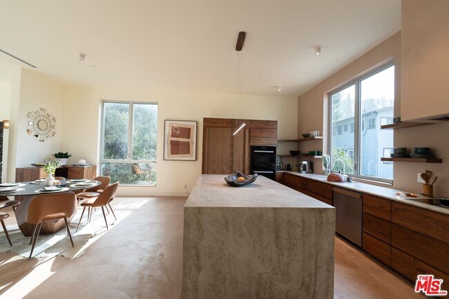 Building Photo - 1264 Hyperion Ave