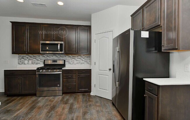 Building Photo - Sought-after 3BR/2.5BA Townhome in Desirab...