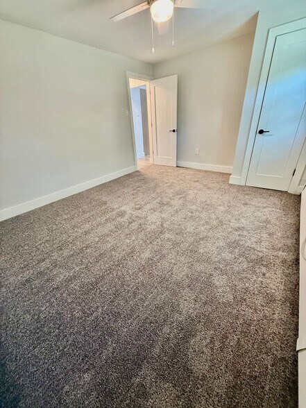 Building Photo - Oak Gardens Apartment (LO)