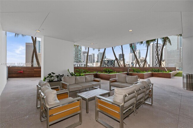 Building Photo - 350 S Miami Ave