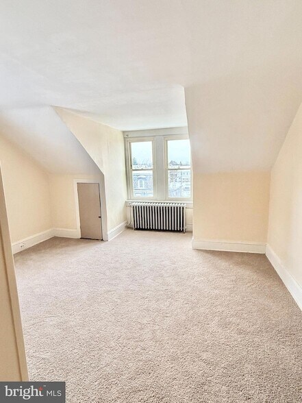 Building Photo - 327 Main St