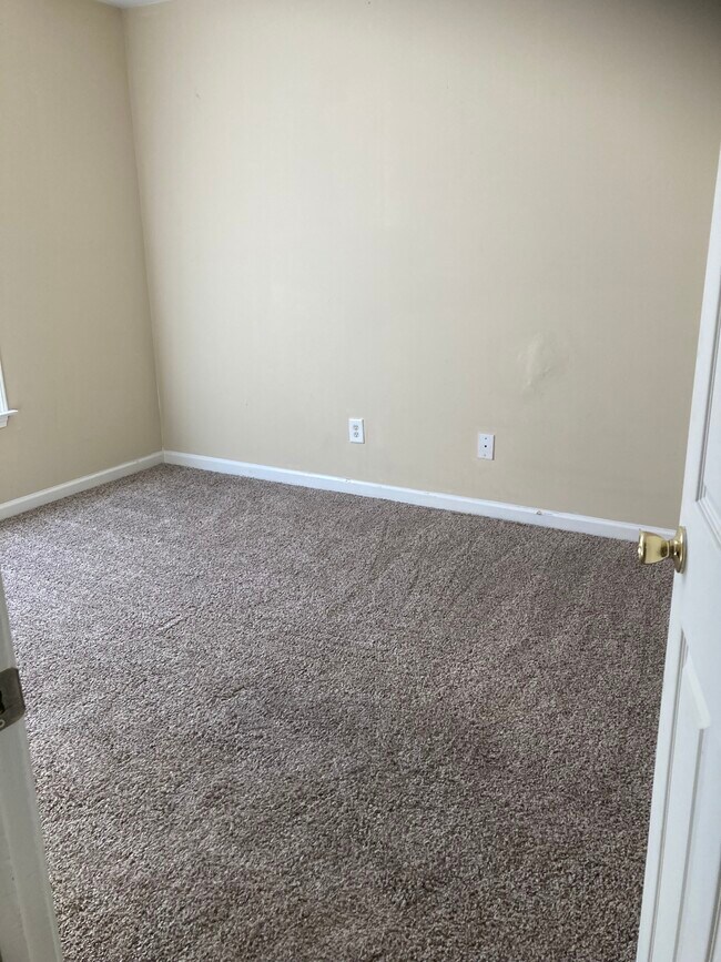 Building Photo - 2148 Zoo Pkwy