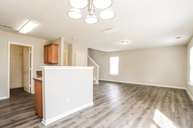 Building Photo - 920 Almora Dr