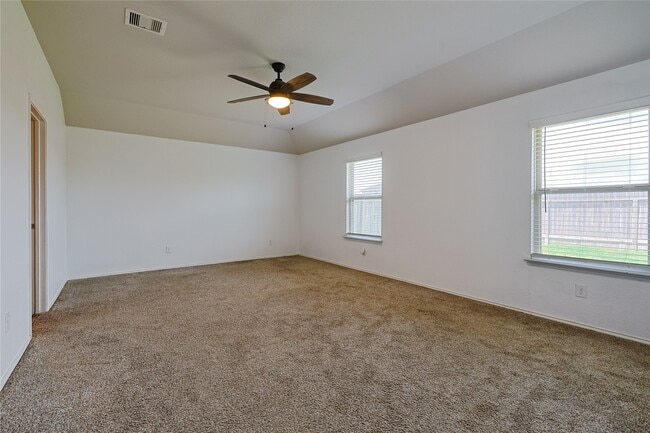 Building Photo - 707 Acacia Park Ln