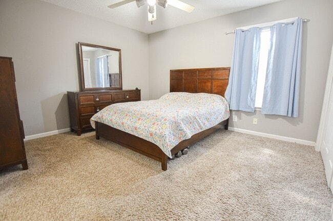 Building Photo - Pet Friendly Three Bedroom!