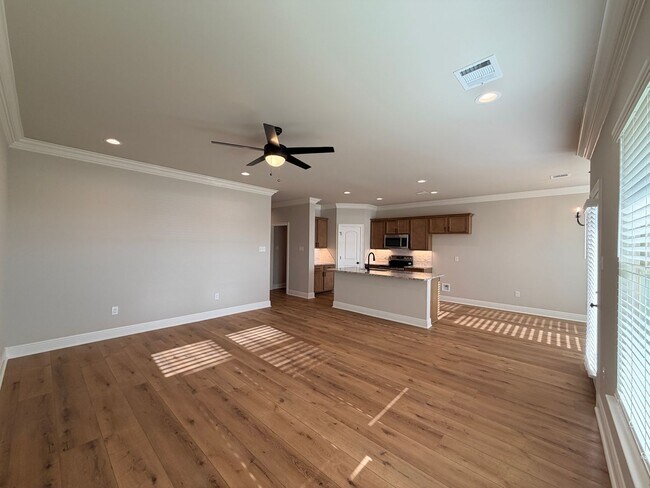 Building Photo - 816 Venecia Dr