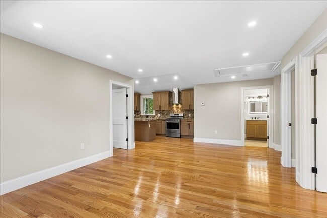 Building Photo - 31 Woodale Ave