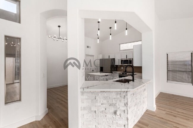 Building Photo - 1567 E Black Diamond Dr
