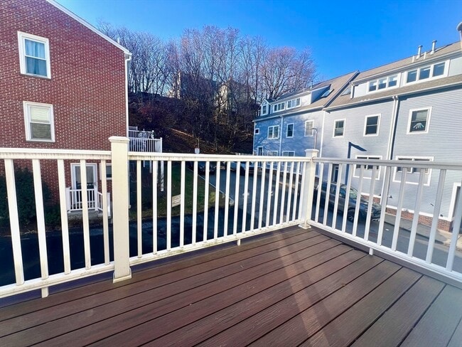 Building Photo - 426 Medford St