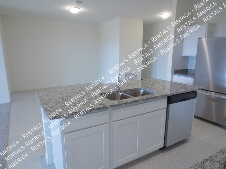 Building Photo - 378 S Borromeo Dr