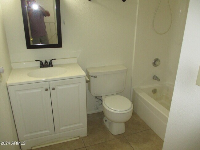 Building Photo - 6557 S La Rosa Dr