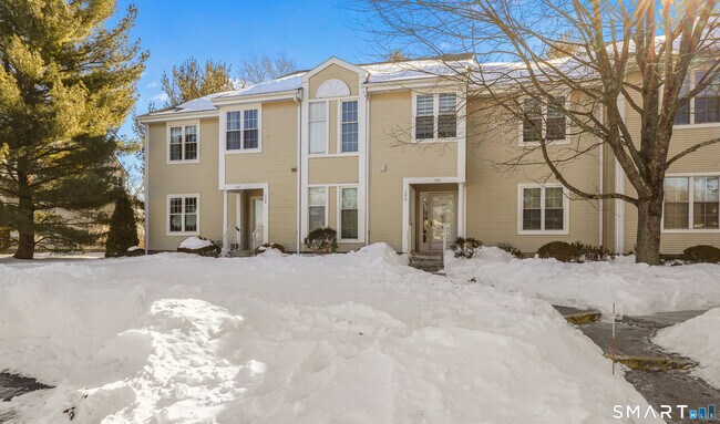 Building Photo - 107 Country Club Ct