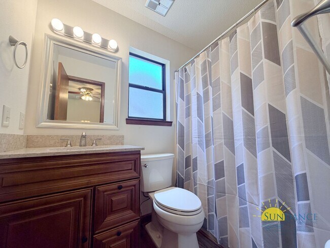 Building Photo - Beautifully Updated 3BR Home in Mary Esther!