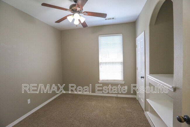 Building Photo - 3104 SW Tunica Ave