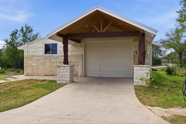 Building Photo - 520 Matzig Cove