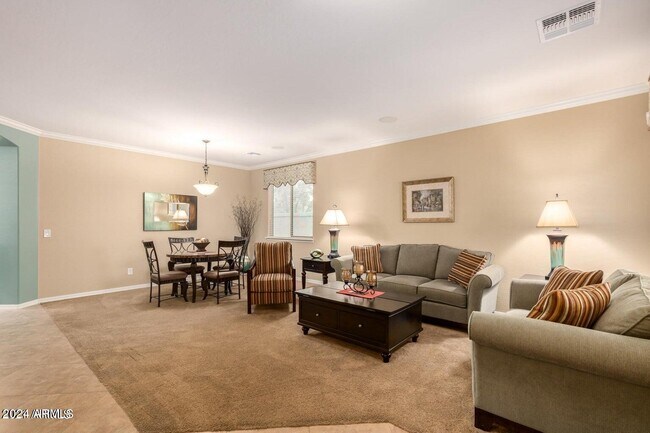 Building Photo - 421 W Leatherwood Ave