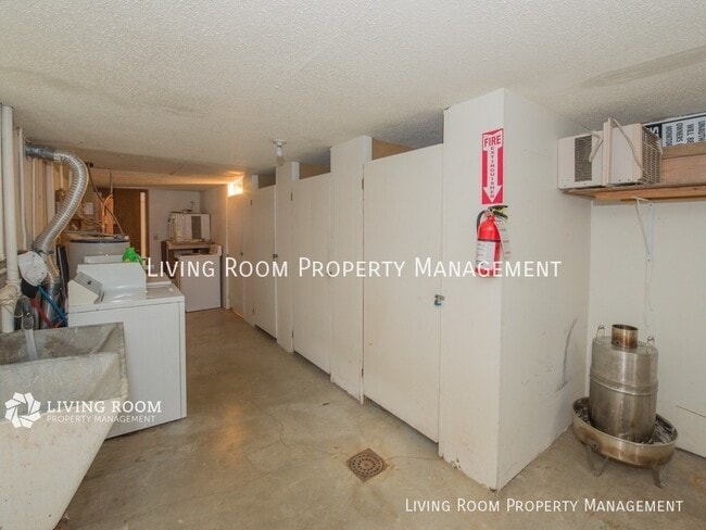 Building Photo - 8607 N Leonard St